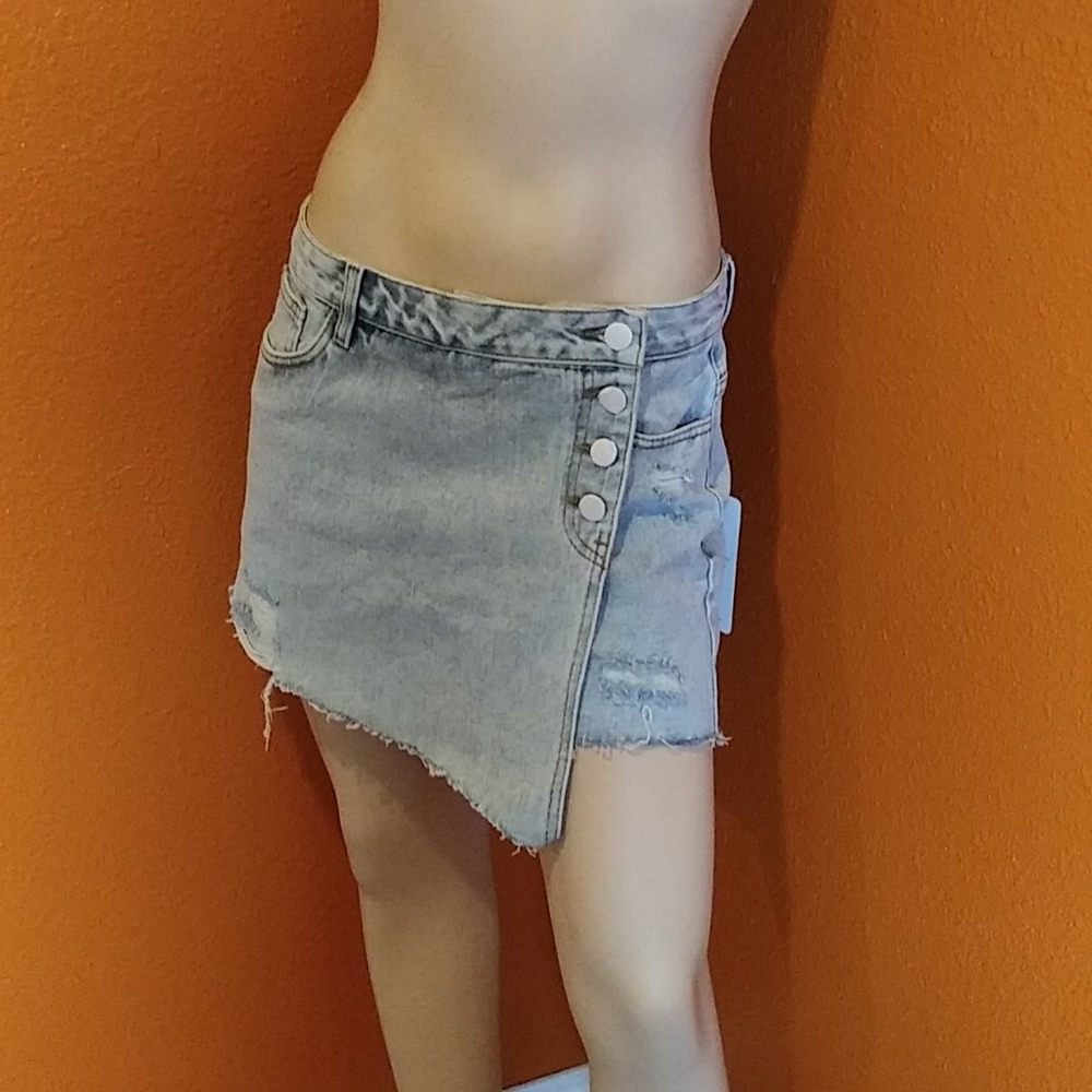Denim skort size small - Picture 2 of 9